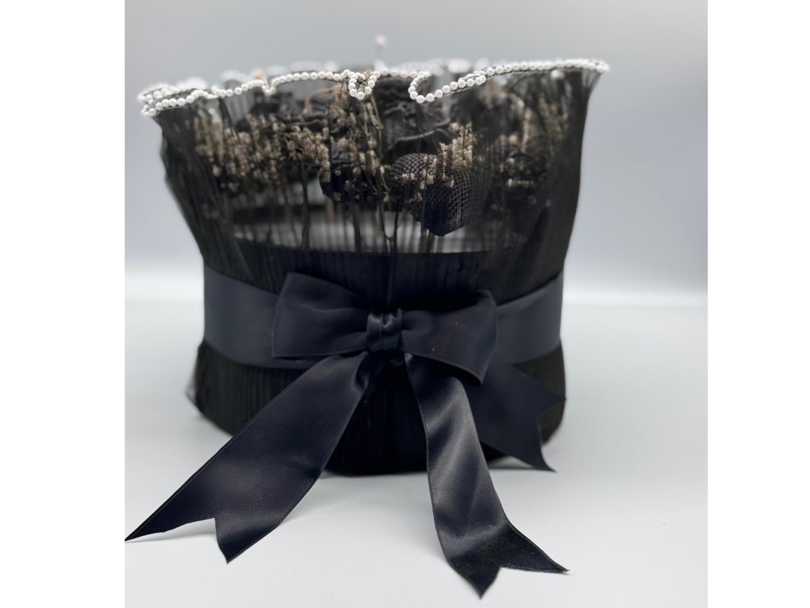 Black Pearls Luxury Bouquet – Handmade Premium Candle